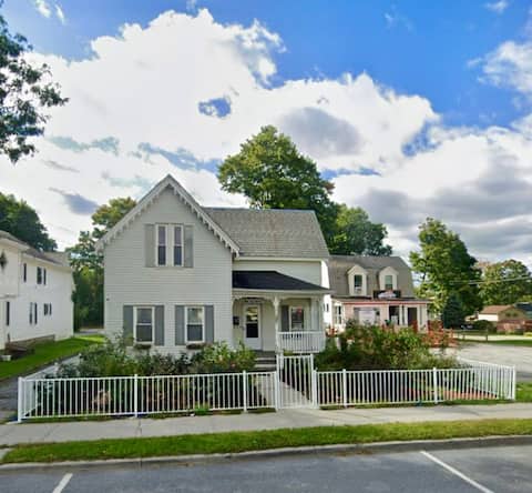 Comfortable 2 bedroom home in center of town.