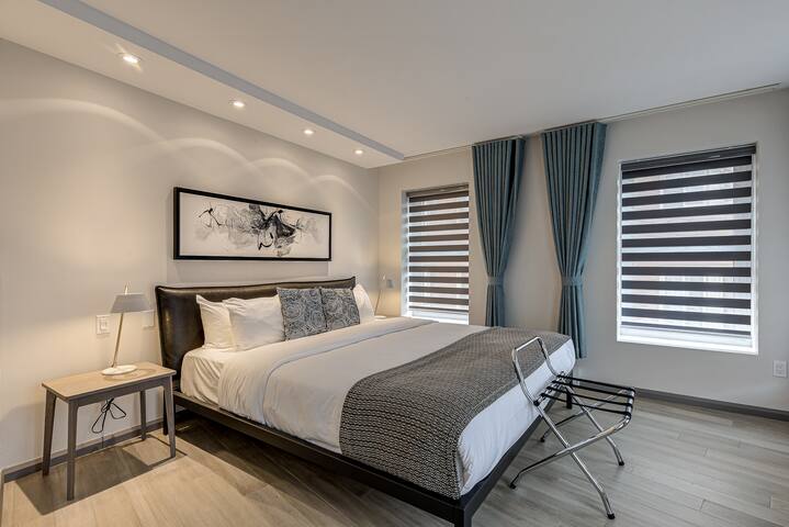 C02 | 2 Bedrooms Apt, Top Floor, Downtown, Quebec gallery image 2