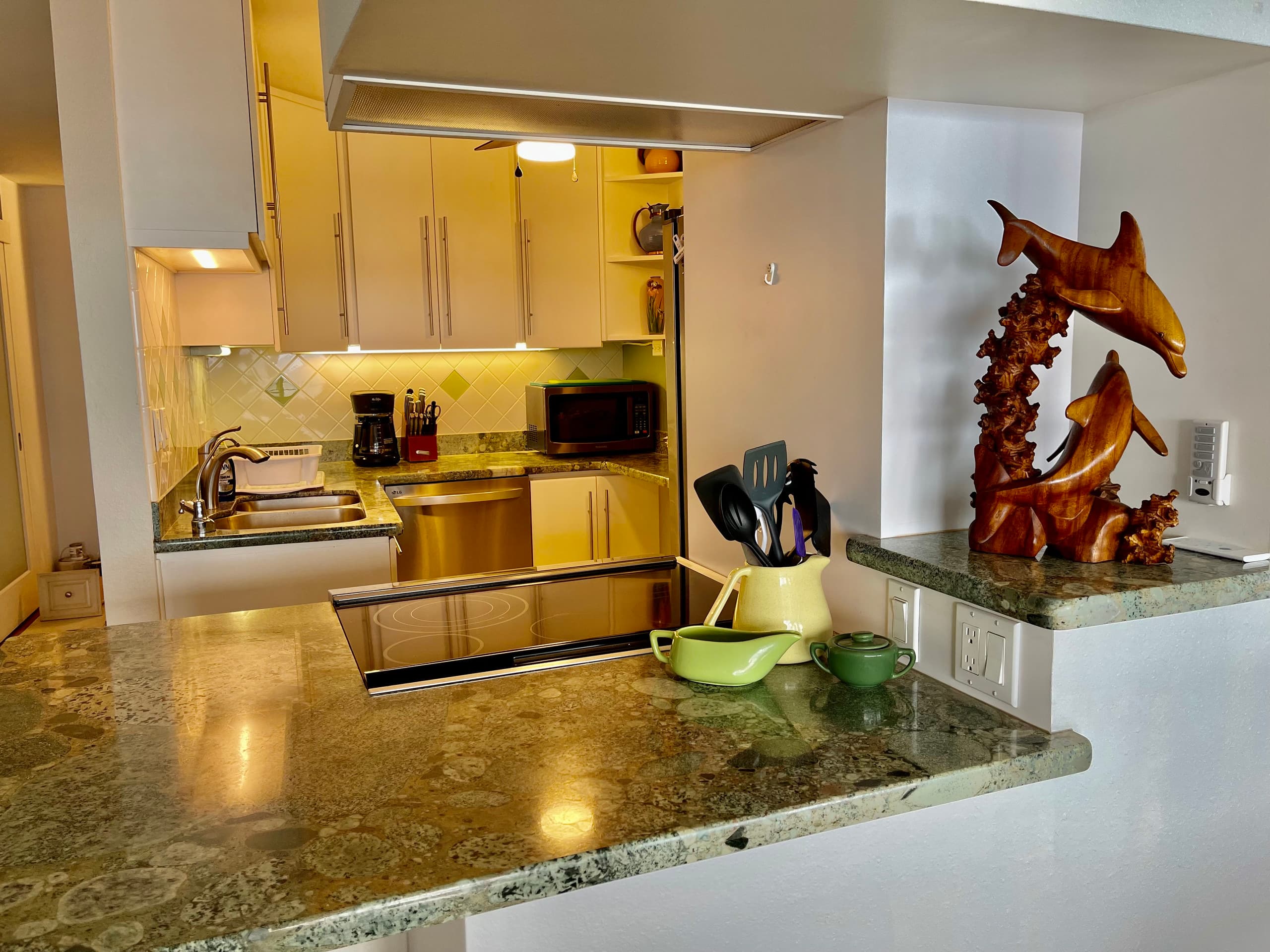 Condo in Maalaea · ★4.88 · 2 bedrooms · 2 beds · 2 baths - Photo 5
