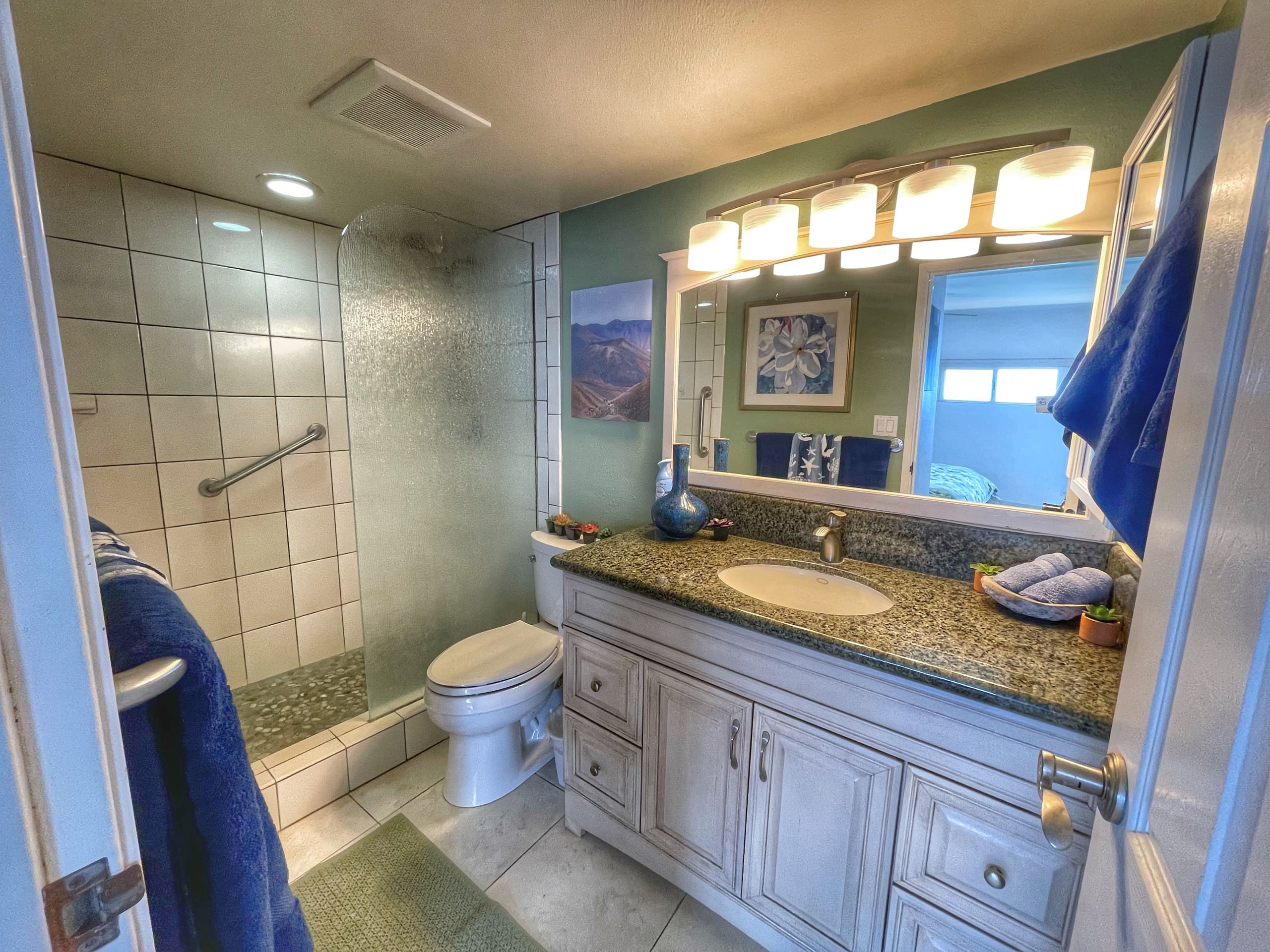 Condo in Maalaea · ★4.88 · 2 bedrooms · 2 beds · 2 baths - Photo 9