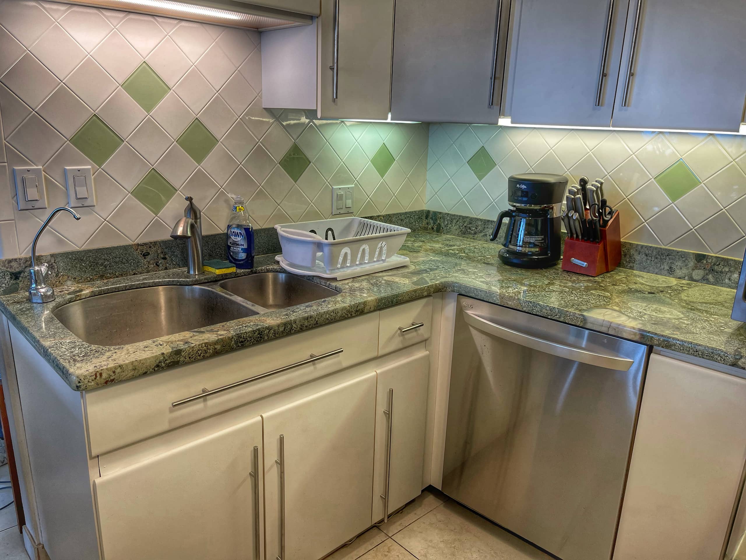 Condo in Maalaea · ★4.88 · 2 bedrooms · 2 beds · 2 baths - Photo 6