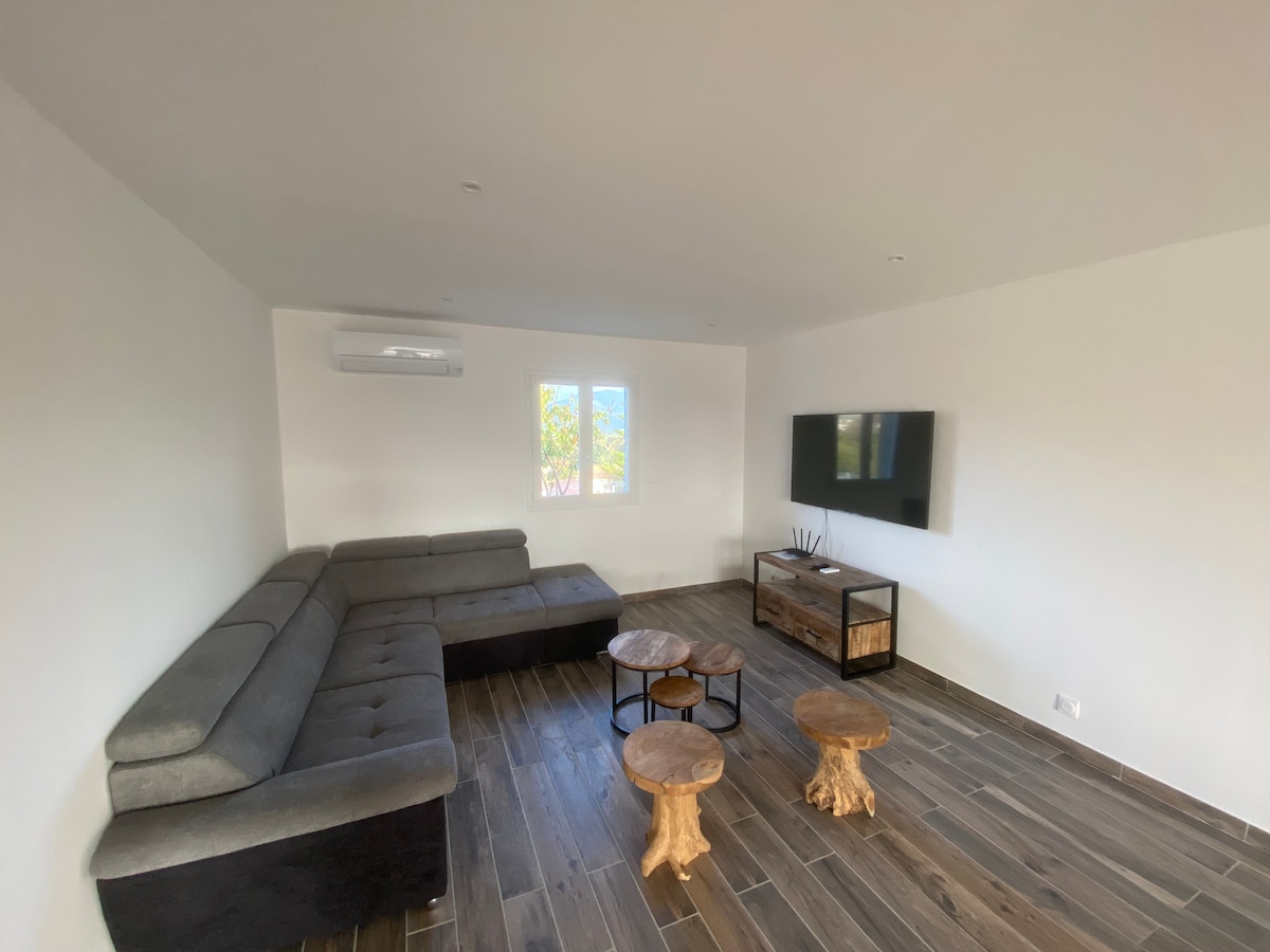 Anuncio de Airbnb popular: Sublime villa at the entrance of Bastelicaccia en Bastelicaccia