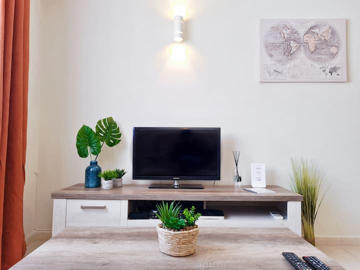 Sala de Estar com Área de Refeições e Ar Condicionado |
Sala de estar com área de jantar e ar condicionado