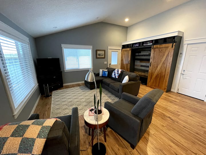 Large Suite With King Bed. Artists' Paradise! - Creston
