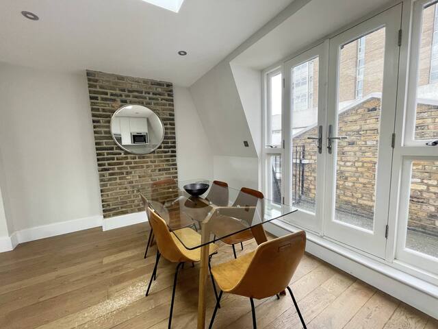 Stunning 2 bed Duplex apartment in Covent Garden gallery image 5