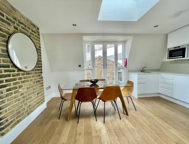 Stunning 2 bed Duplex apartment in Covent Garden gallery image 4