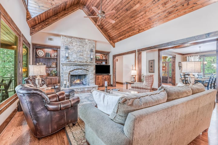 Spectacular Craftsman Style Lake House - Lake Hartwell