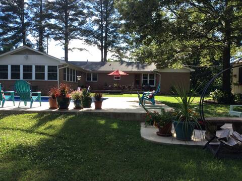 3 Bedroom Home Pool 2 Miles to Crater of Diamonds