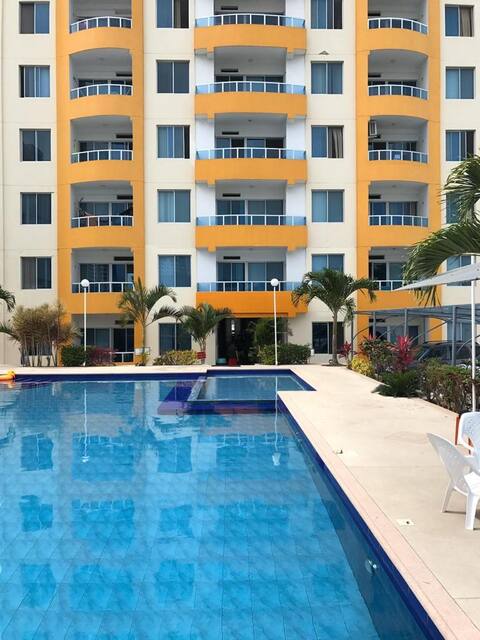 Beautiful apartment with pool and close to the sea