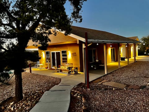 Welcome to Suzanne&Gary's Granite Mountain Getaway