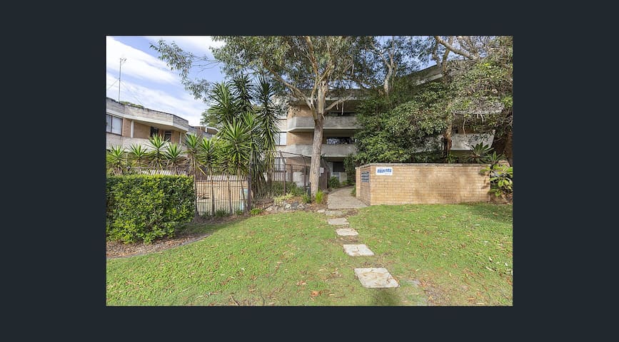 Spacious two bedroom unit with pool A/C & Wi – Fi