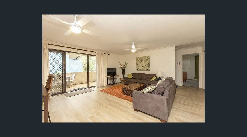 Spacious two bedroom unit with pool A/C & Wi – Fi gallery image 4