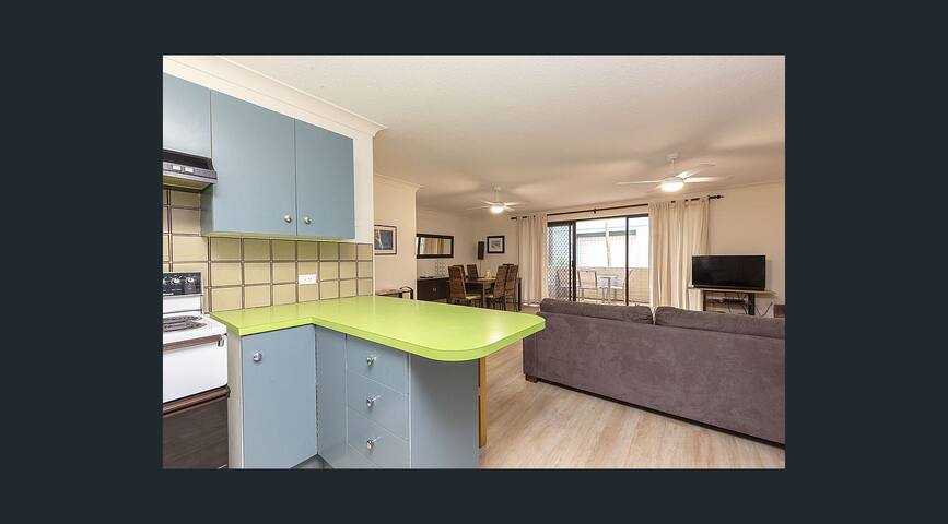 Spacious two bedroom unit with pool A/C & Wi – Fi gallery image 5