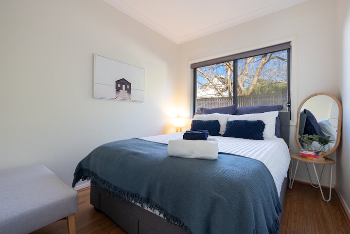 Საწოლი 152 × 203 სმ პირველ სართულზე