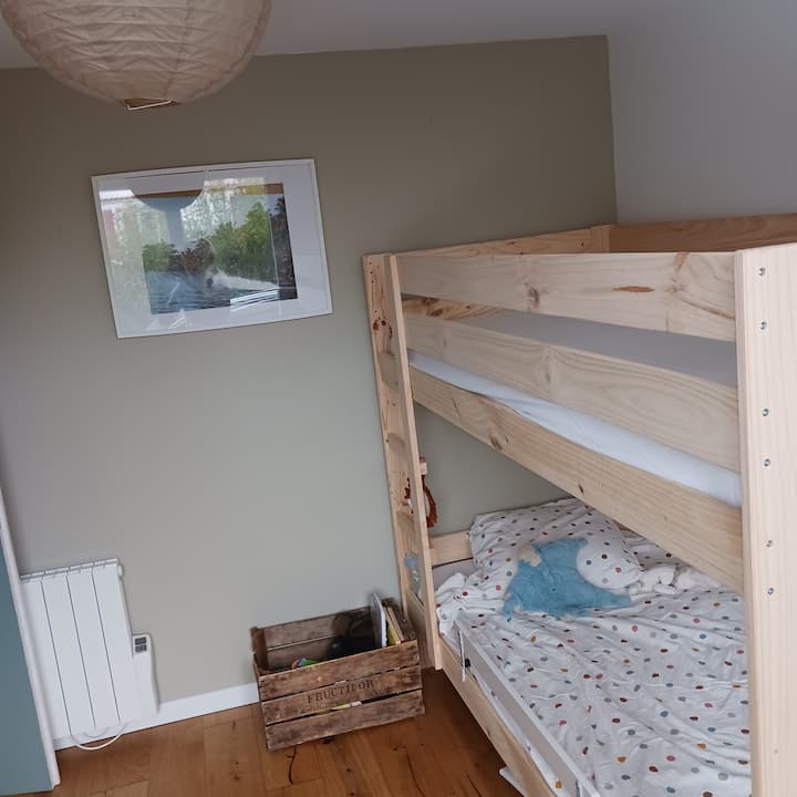 Spálňa 3 s poschodovou posteľou s rozmermi 90 x 200 cm