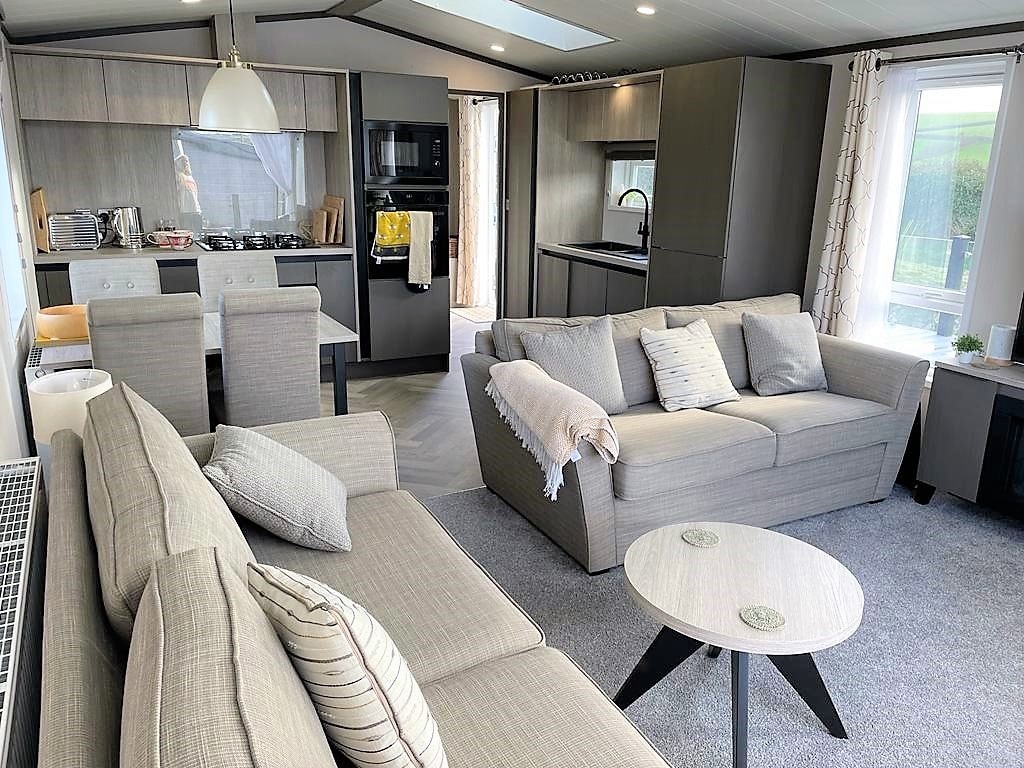 Successful Airbnb property: Gwenan, quiet luxury lodge near Mawgan Porth beach in Mawgan In Pydar