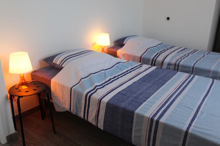 Втора спална соба Два кревета 90 x 200