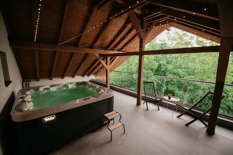 Private jacuzzi apartment