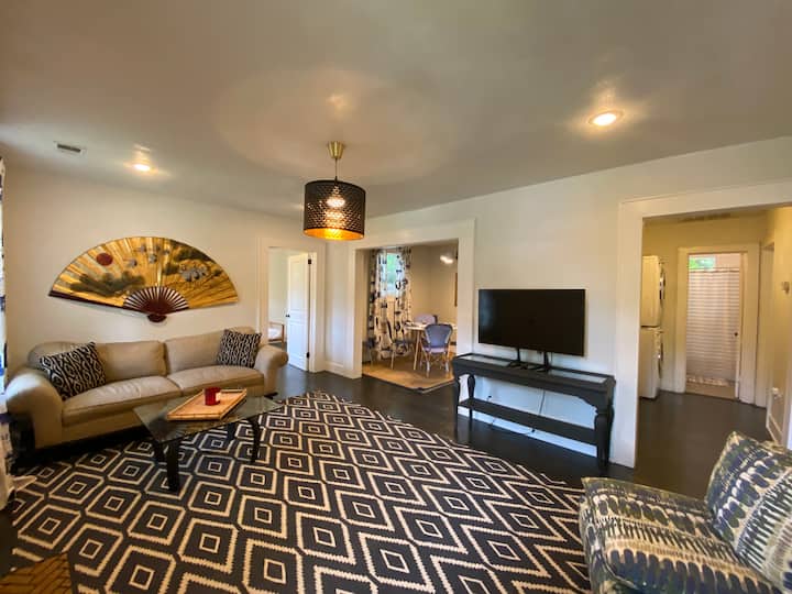 Centrally Located, Charming, Mid-century Bungalow - Charleston, SC