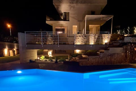 Villa Dafni -Luxury Home| Heated Pool |EV Charging