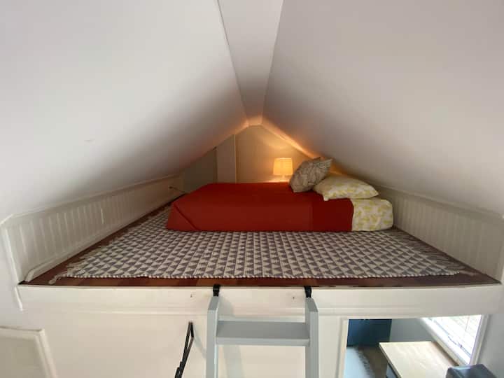 Loft dans un cottage, lit double