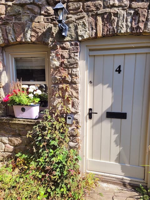 Cosy, tranquil cottage in Crickhowell