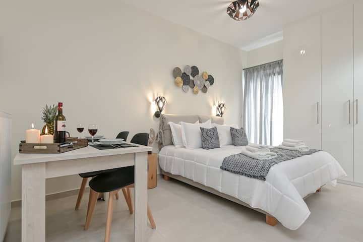 Hermes Luxury Studio Apartment - Naxos Center
