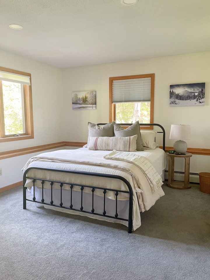 Main bedroom with queen bed, walk-in closet, bathroom, and smart tv.