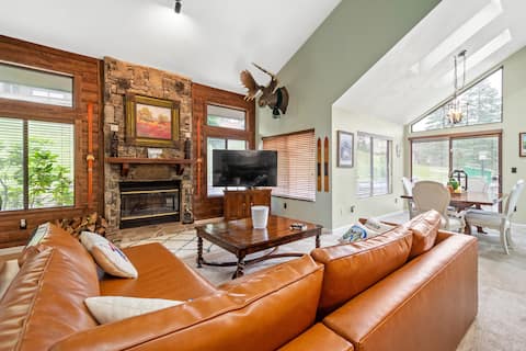 Seven Springs Sunridge year-round mountain chalet!