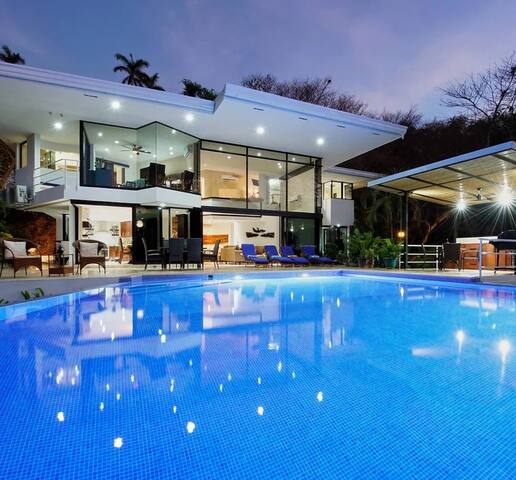 Villa Perla Del Mar > 3 bed w/pool- walk to beach