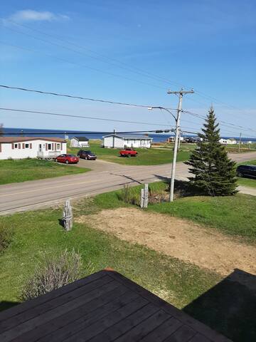 Charming three bedroom cottage with ocean view. gallery image 2