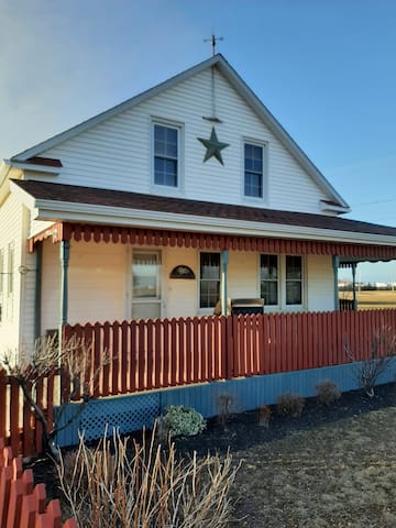 Charming three bedroom cottage with ocean view.