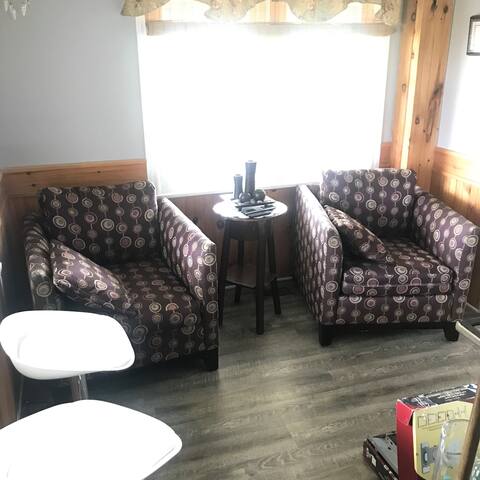 Charming three bedroom cottage with ocean view. gallery image 4