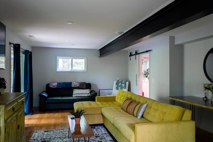 Mountaintop Apartment In Quechee With Private Deck - Quechee, VT