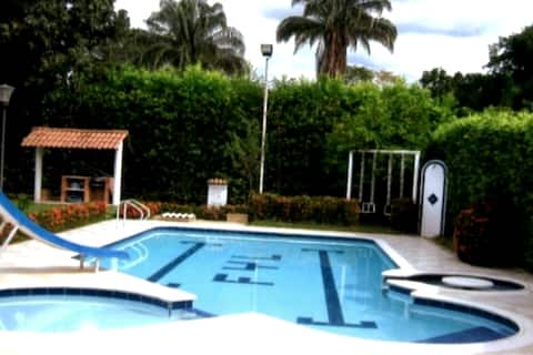 Popular Airbnb listing: Nice country house with a pool in Melgar