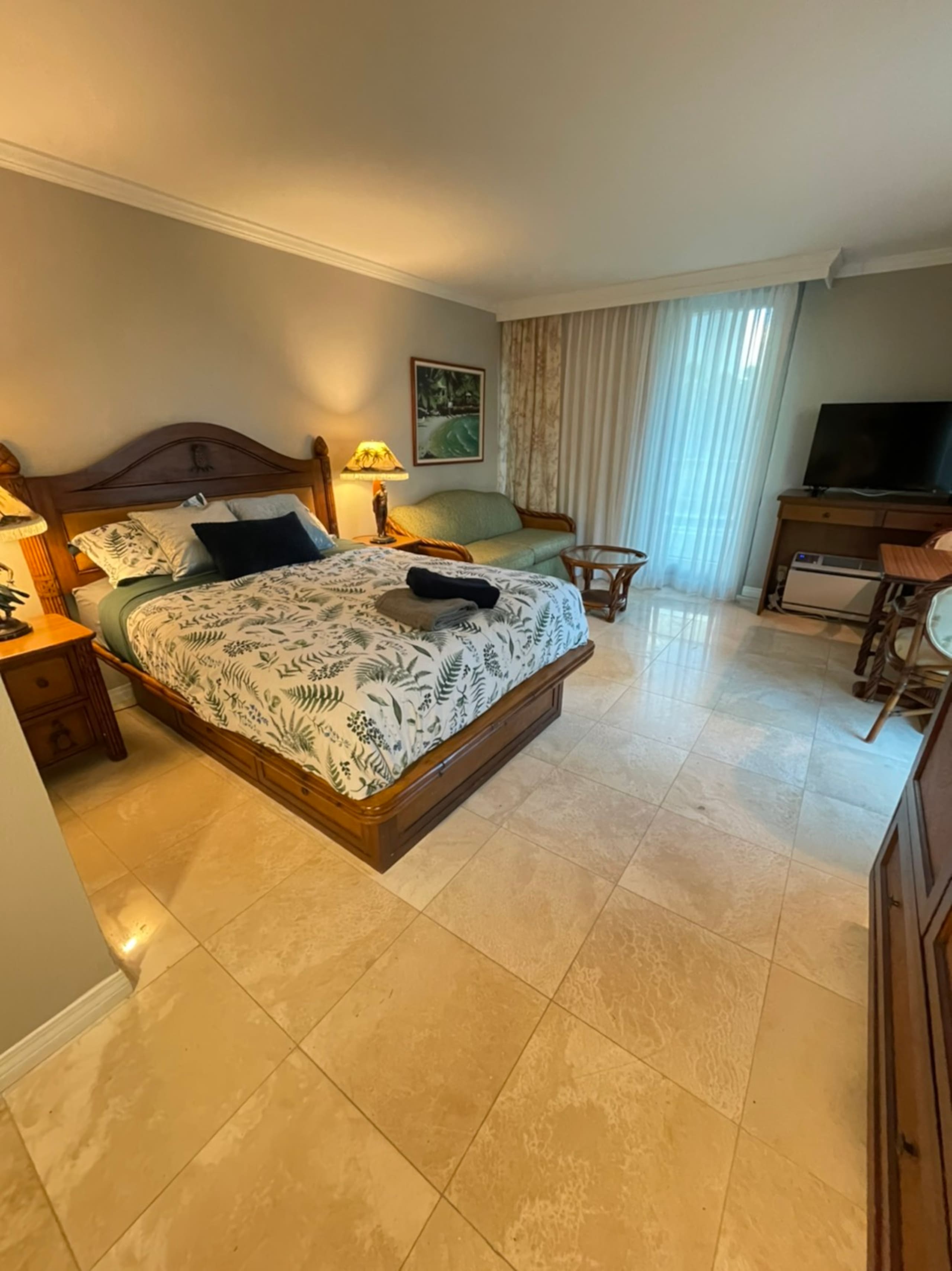 Condo in Honolulu · ★4.7 · Studio · 2 beds · 1 private bath - Image 17
