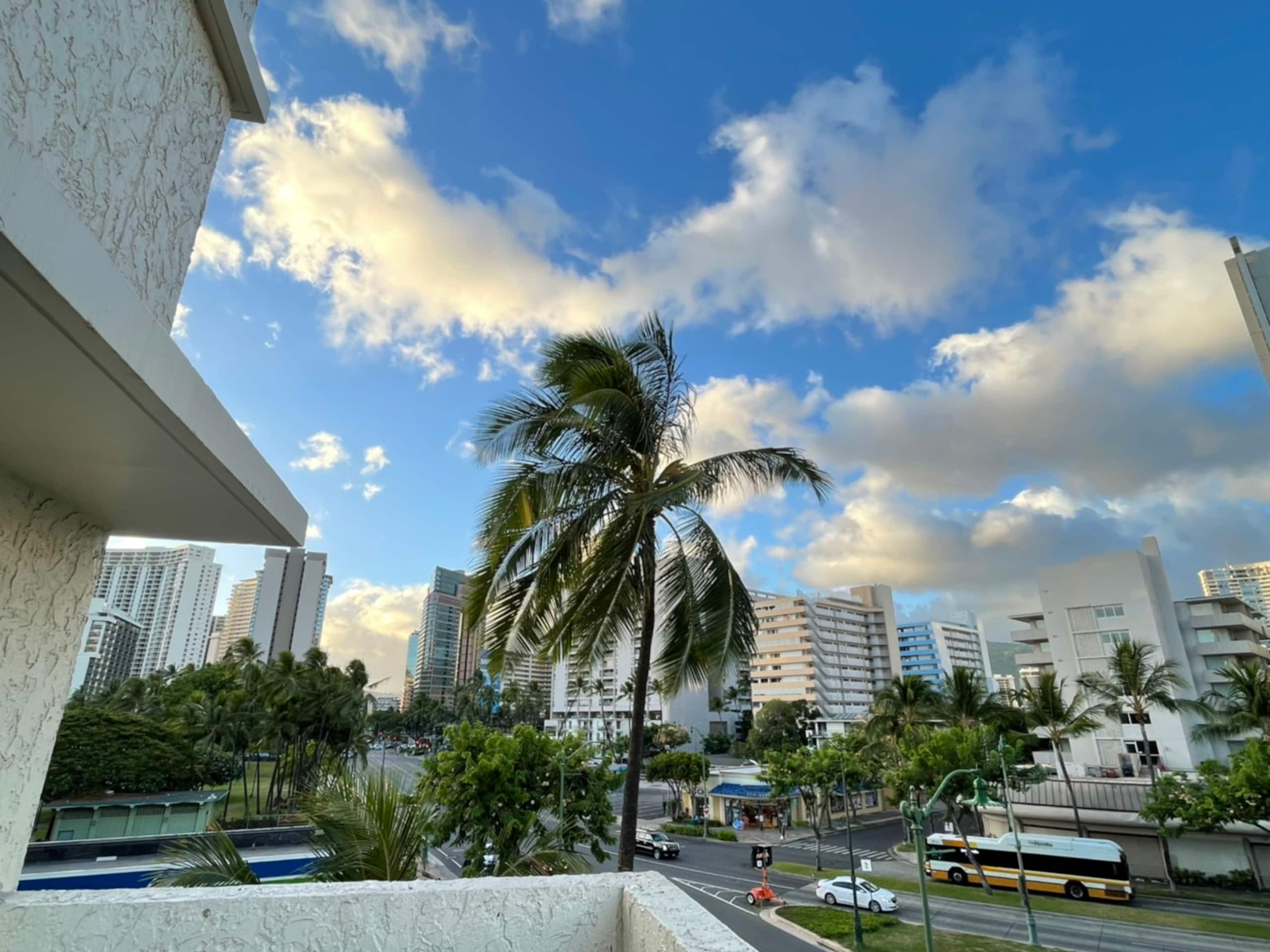 Condo in Honolulu · ★4.7 · Studio · 2 beds · 1 private bath - Image 20