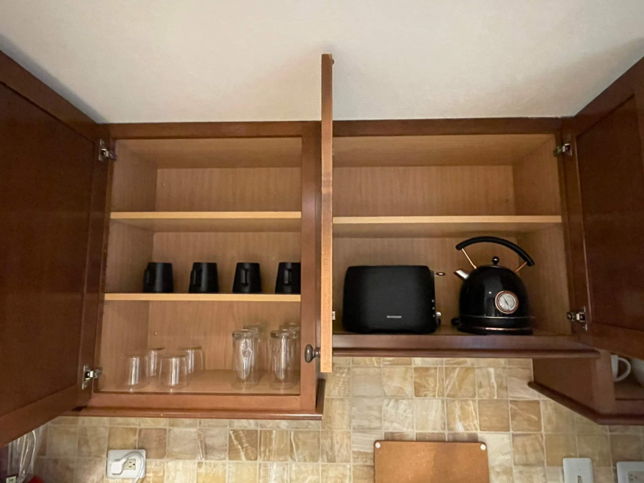 Condo in Honolulu · ★4.7 · Studio · 2 beds · 1 private bath - Image 6