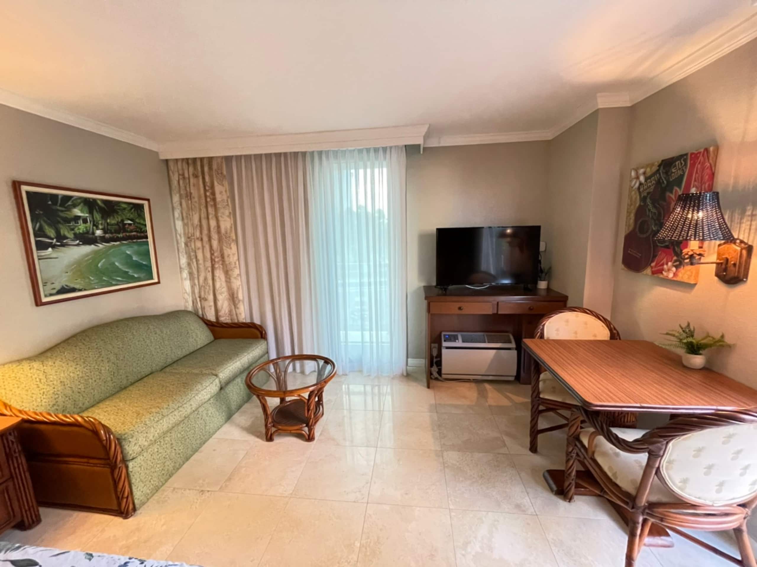 Condo in Honolulu · ★4.7 · Studio · 2 beds · 1 private bath - Image 14