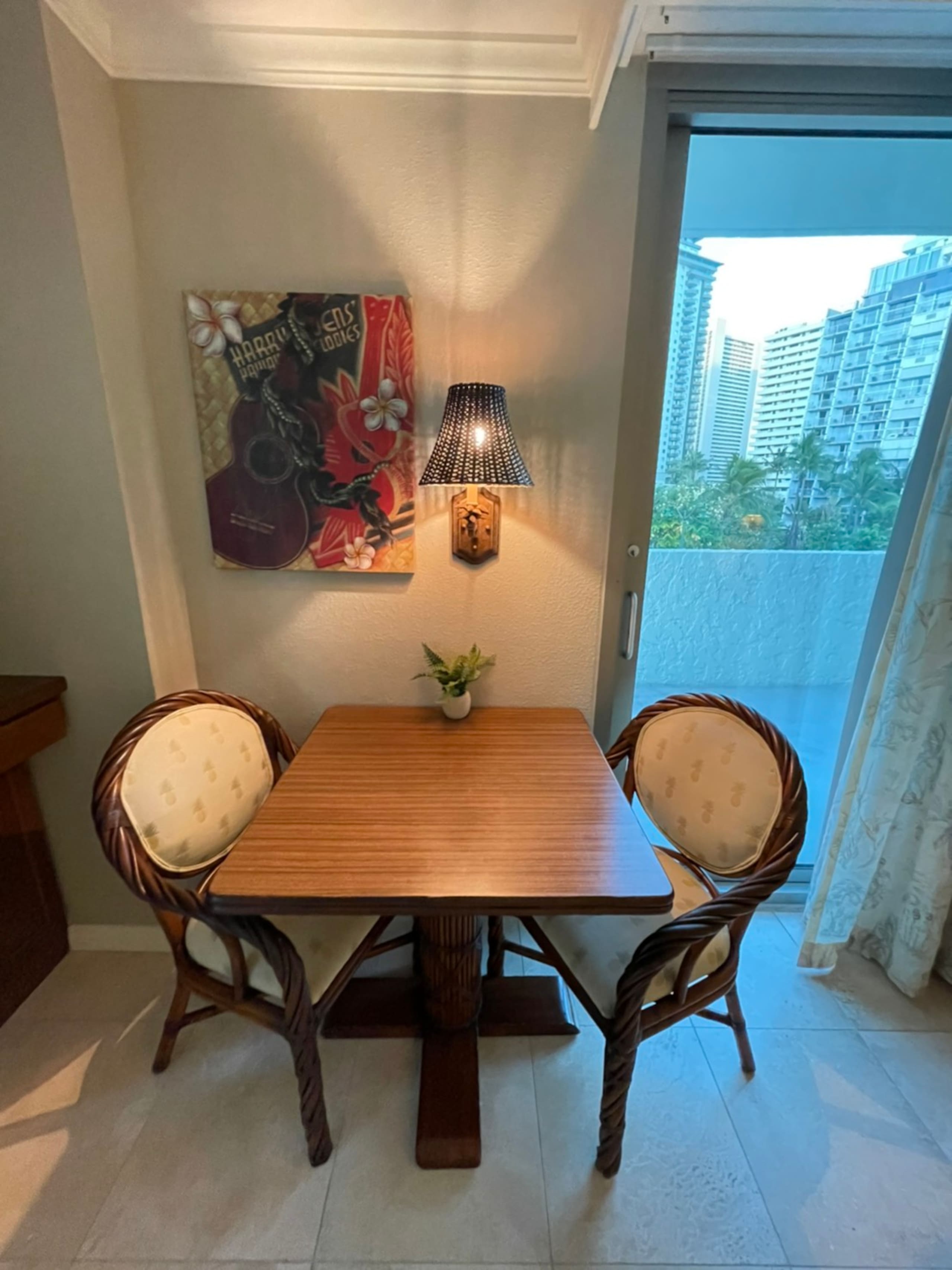 Condo in Honolulu · ★4.7 · Studio · 2 beds · 1 private bath - Image 7
