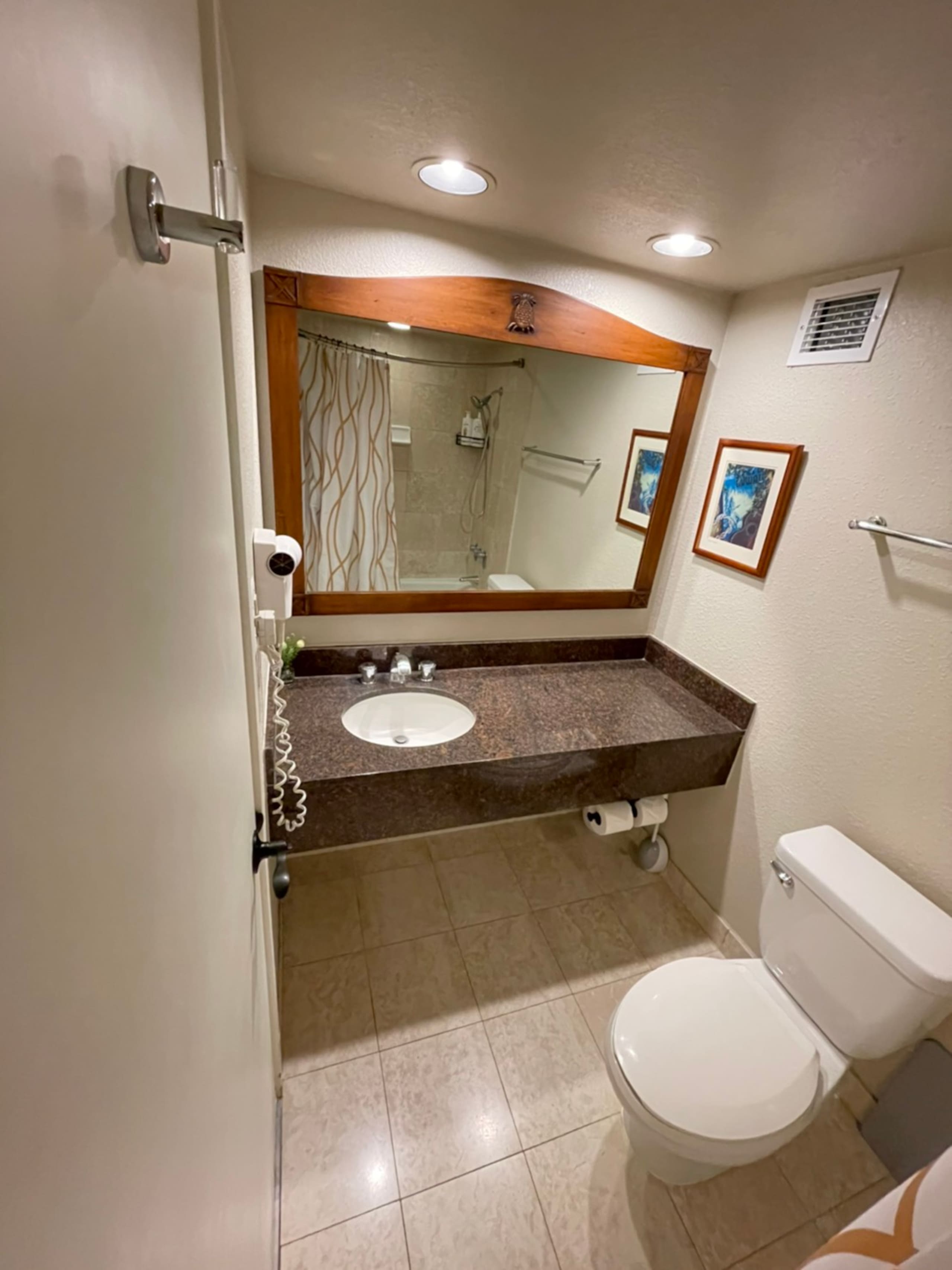 Condo in Honolulu · ★4.7 · Studio · 2 beds · 1 private bath - Image 8