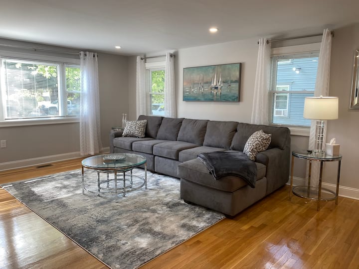 Very Spacious, Brand New 3 Bedroom Condo - クインシー, MA