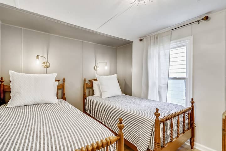 חדר שינה שלישי (שתי מיטות נפרדות)