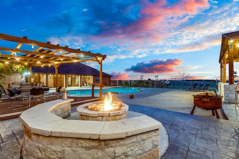 Texas Farmhouse on 10 Acres with Pool &Hot tub Spa