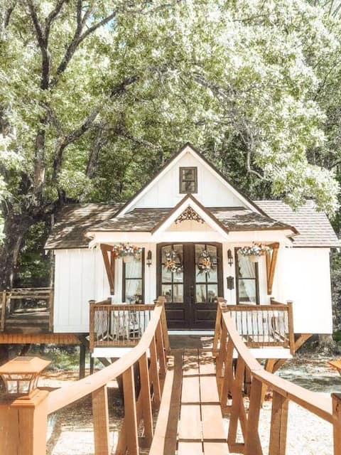 Southern Bridal Cottage Treehouse