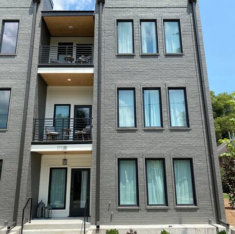 8 min to DT★New★E.Nash Home. 4bd/4ba 15min to BNA gallery image 3