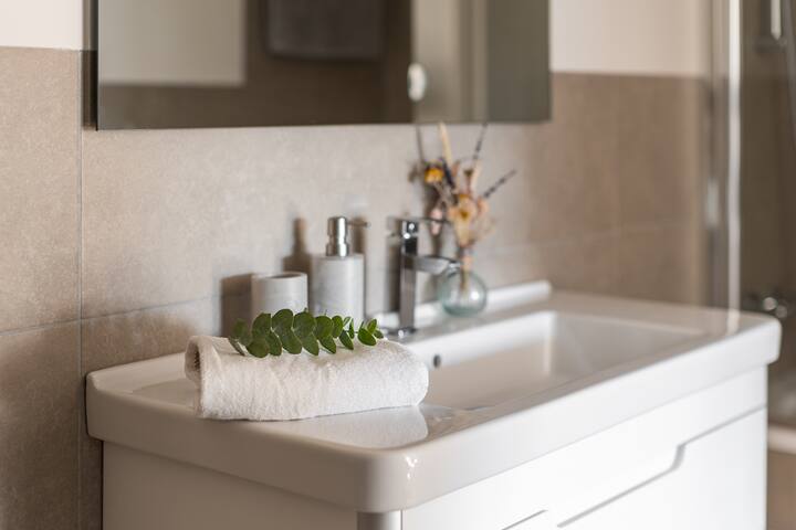 Spacious, Elegant Central Barcelona Apt gallery image 5