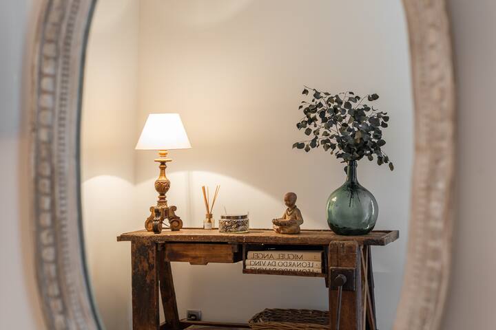 Spacious, Elegant Central Barcelona Apt gallery image 3