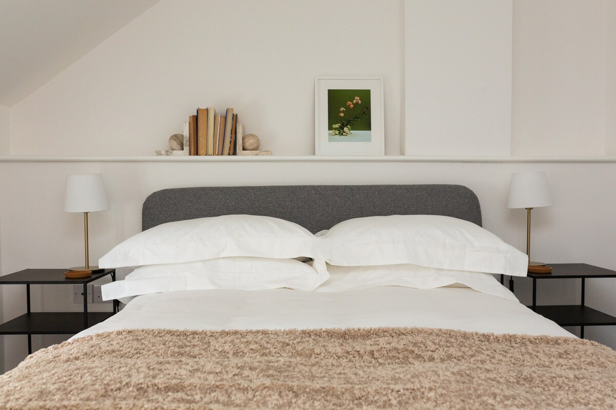 Both bedrooms are spacious, calm and cosy. The front bedroom is nestled in the roof. Crisp white organic cotton sheets, plenty of pillows,  soft lighting, and shutters. A Casper mattress makes for restful sleep. 