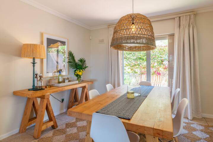 Neptune Cottage – Views of False Bay Coastline gallery image 5